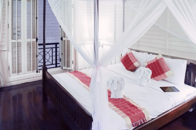 chambre-hote-LA GAUDE-min_hotel_bed_clean_tidy_relax_holiday_room_bedroom-913480